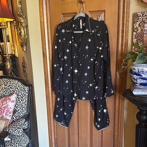 Women’s Soma Black Star Print Pajama Set, size XL